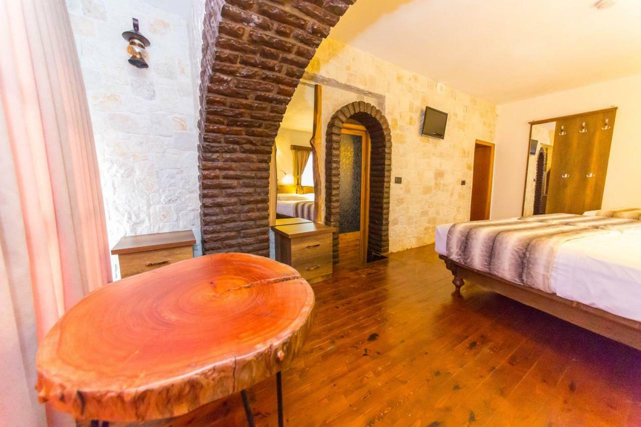 Heraklis Hotel Berat Exterior foto