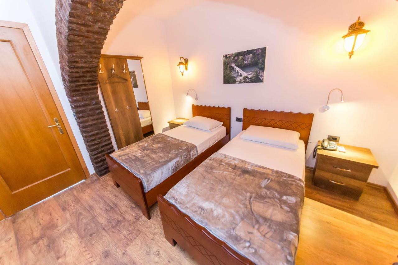 Heraklis Hotel Berat Exterior foto